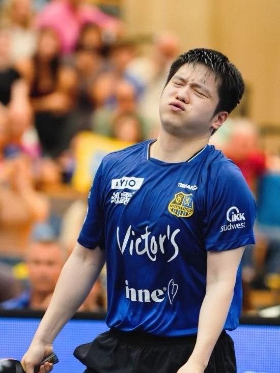 韩国队鏖战英格兰队，樊振东点燃赛场