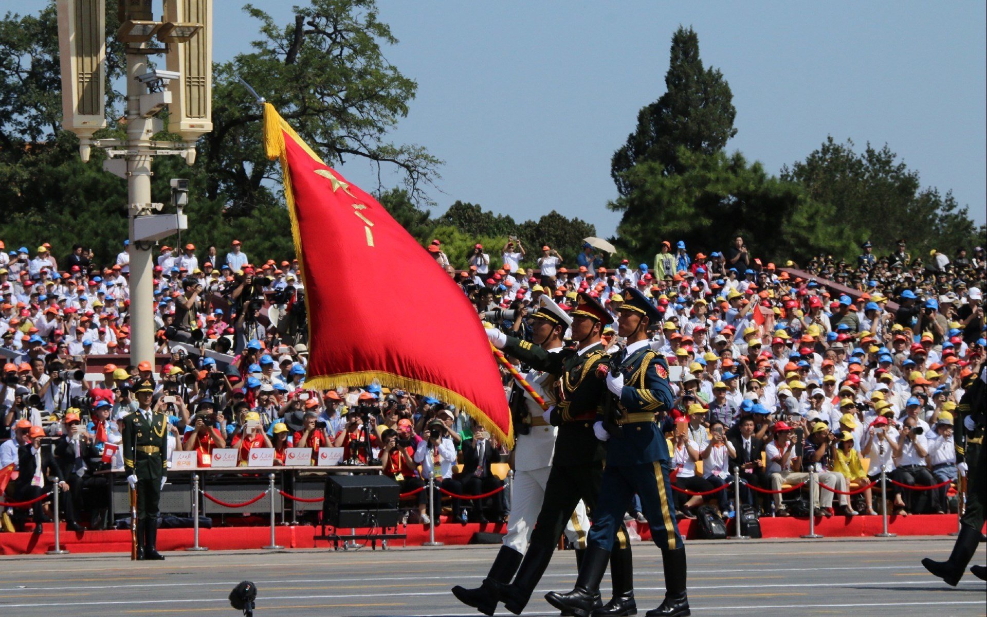 跨洋对弈！利拉德超神三分雨击穿防线，湖人硬核战术强势教育浙江队