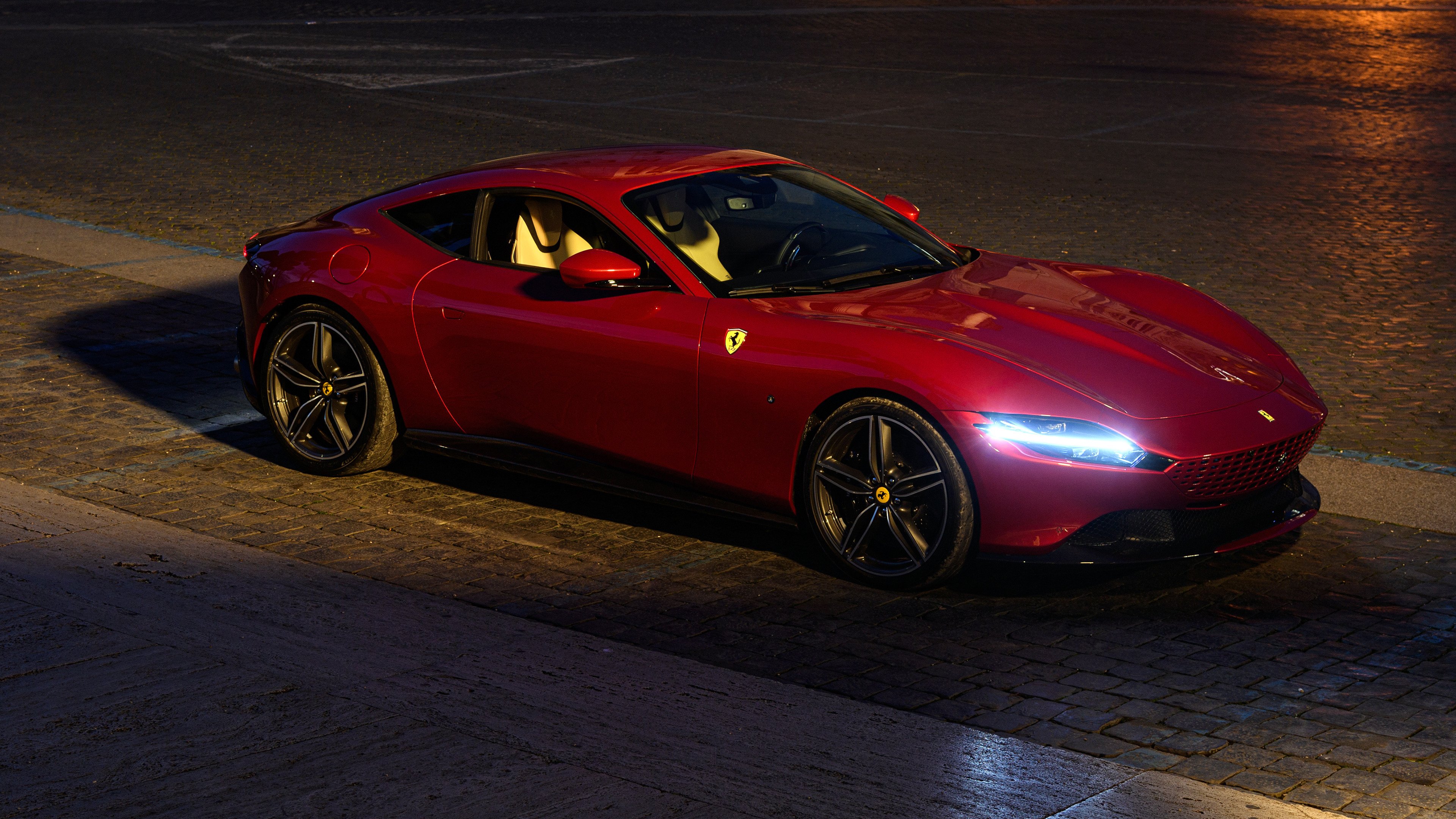 用F1的轮对轮卡位方式，在绿茵场上锁死每一个对手